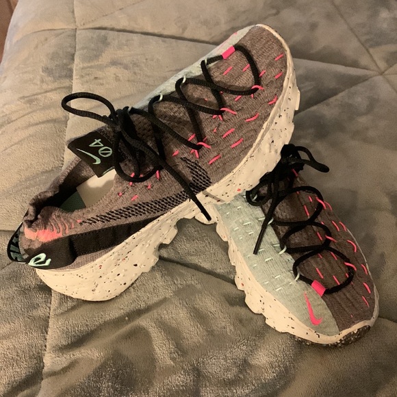 Super cute and comfy stretchy Nike - Picture 3 of 6